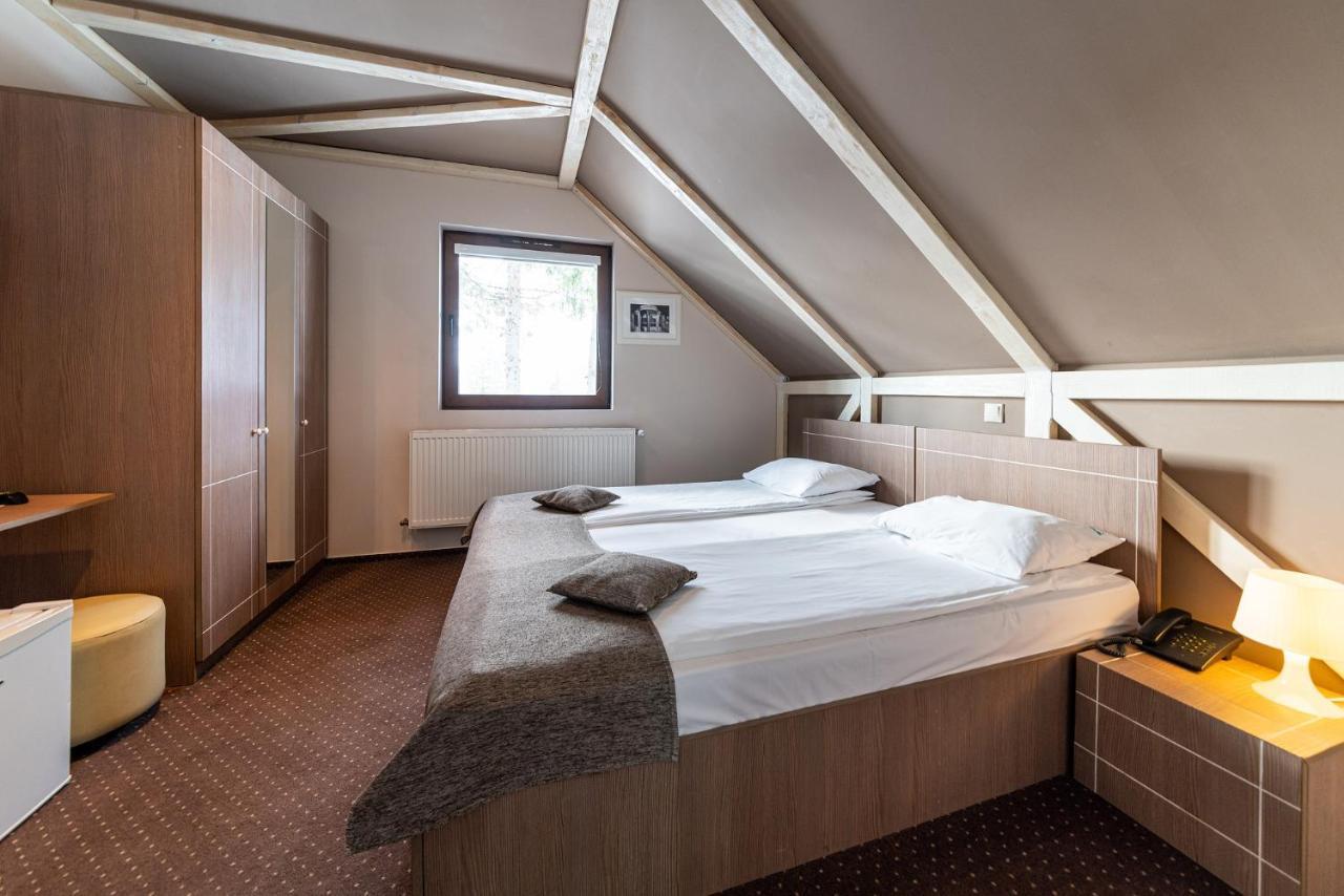 Complex Hotelier Cota O Mie Sinaia Exteriör bild
