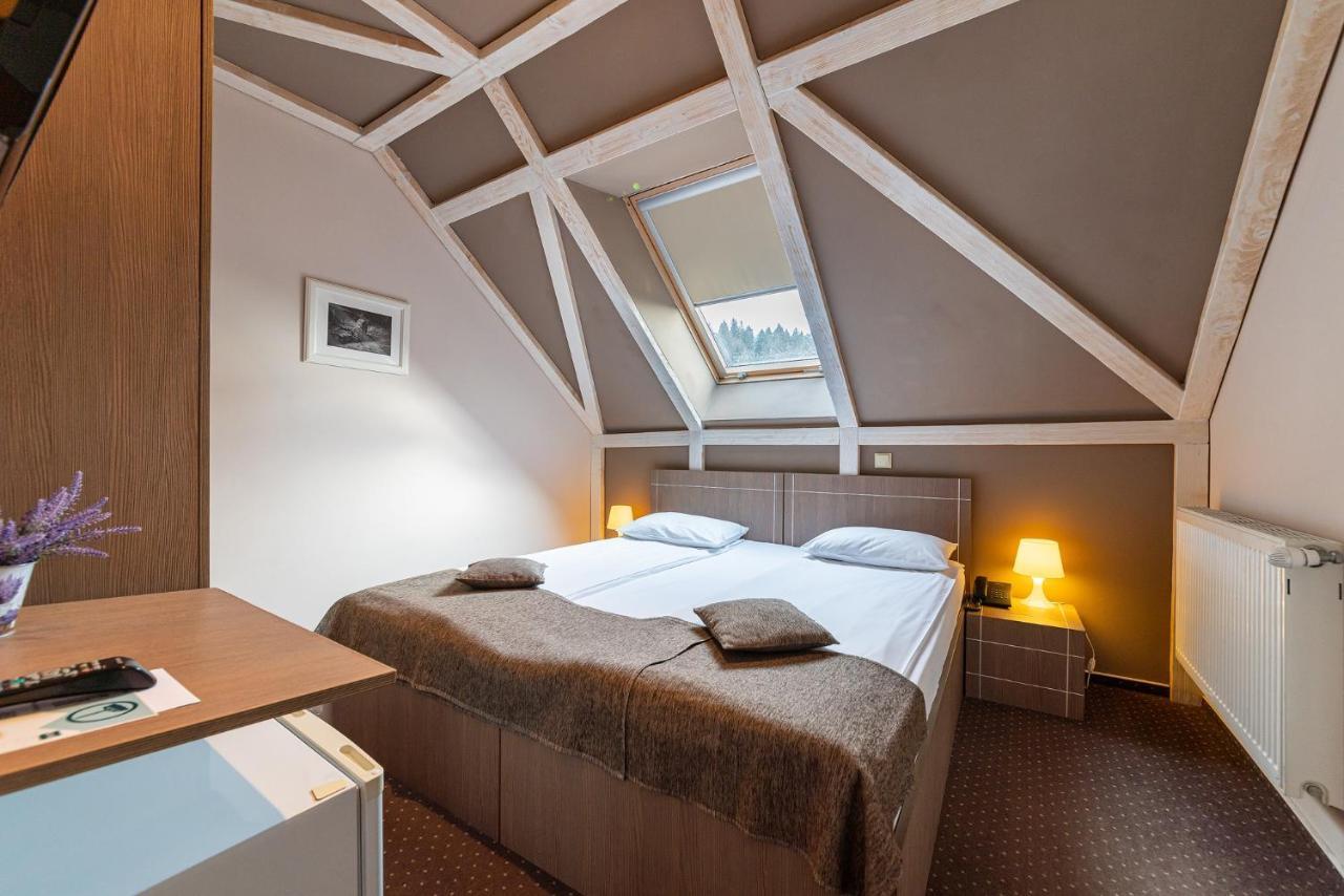 Complex Hotelier Cota O Mie Sinaia Exteriör bild